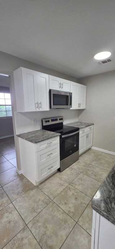 3924 Versailles Dr - Photo 4 of 11