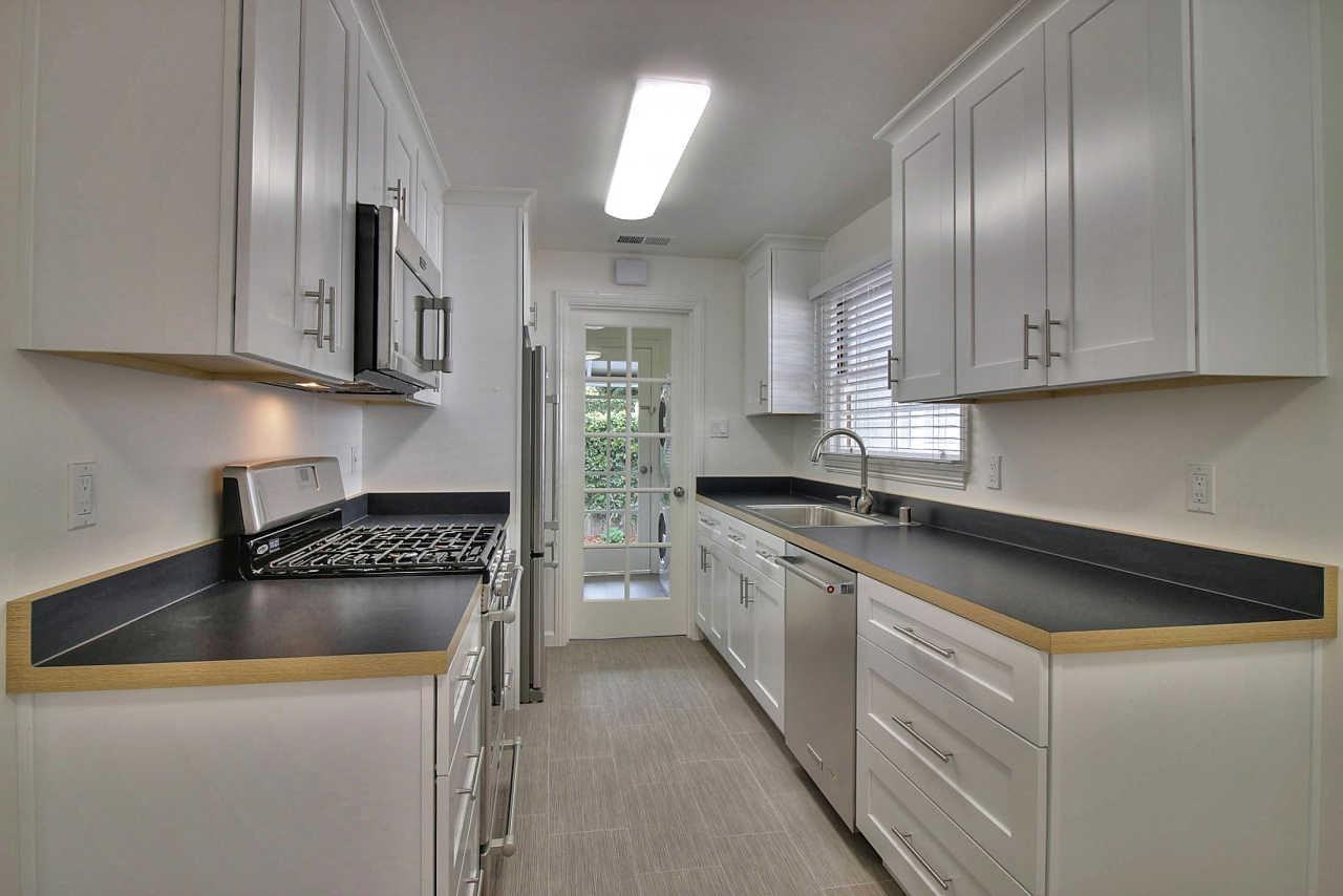 890 Cambridge Ave - Photo 2 of 26