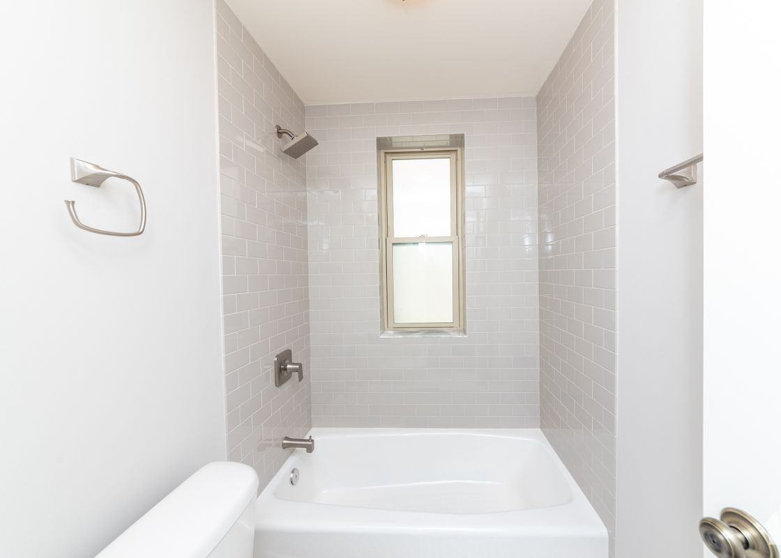 640 West Wrightwood Avenue - Photo 5 of 10