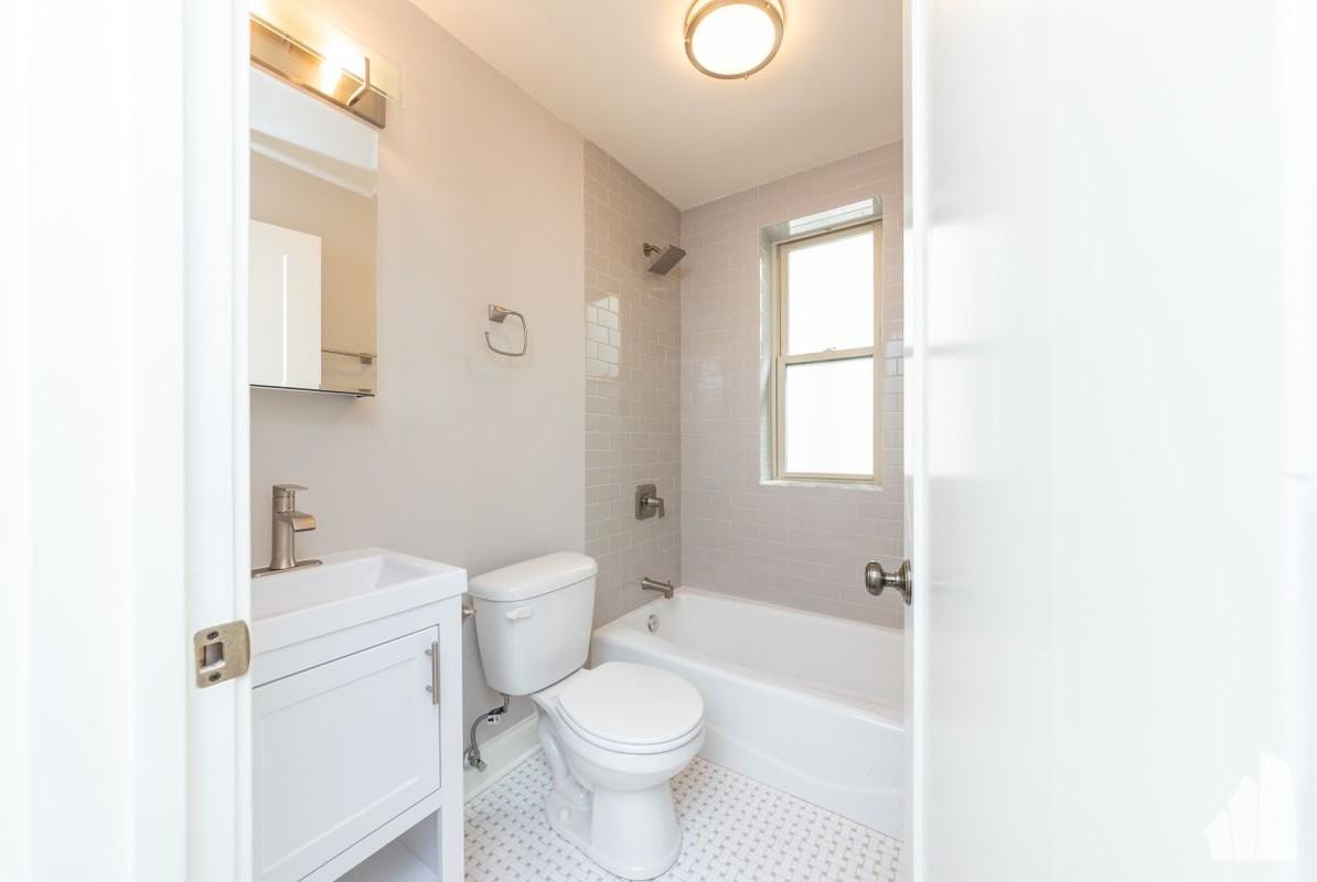 640 West Wrightwood Avenue - Photo 6 of 10