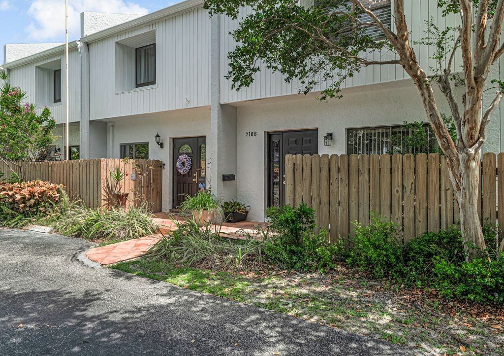 2108 Northeast 44th Street - Photo 3 of 48