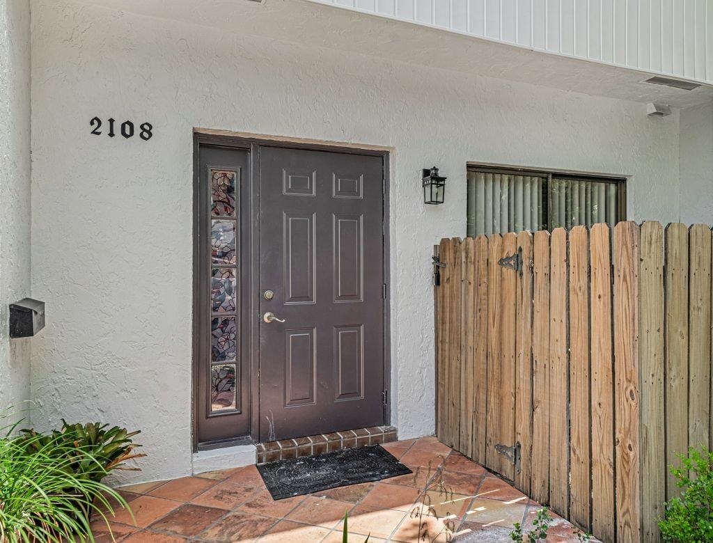 2108 Northeast 44th Street - Photo 5 of 48