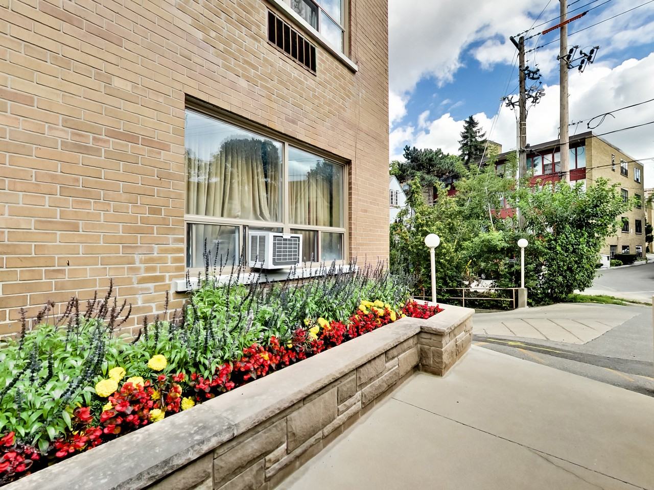 42 Glen Elm Avenue - Photo 4 of 50