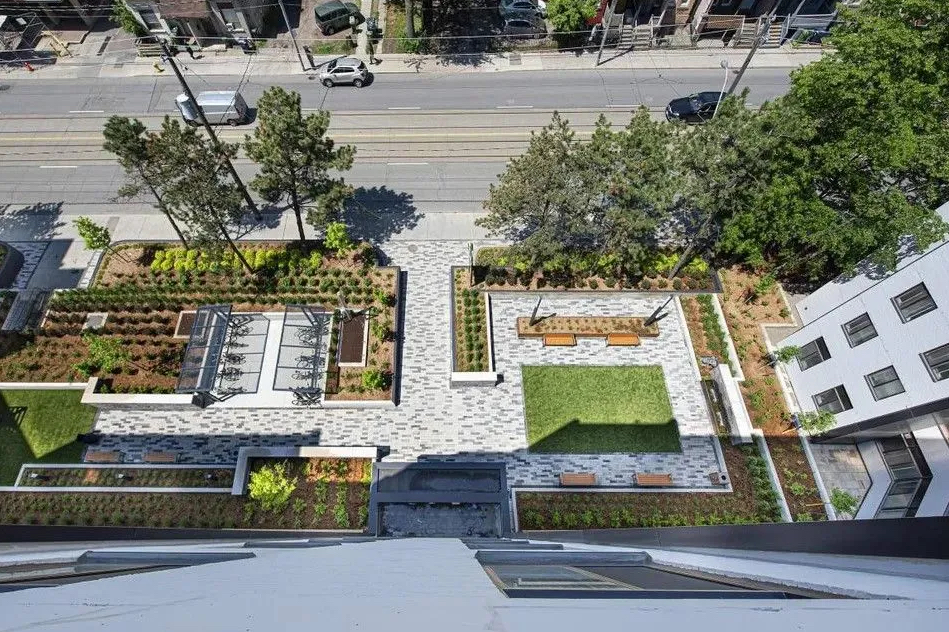 295 Dufferin Street - Photo 3 of 28