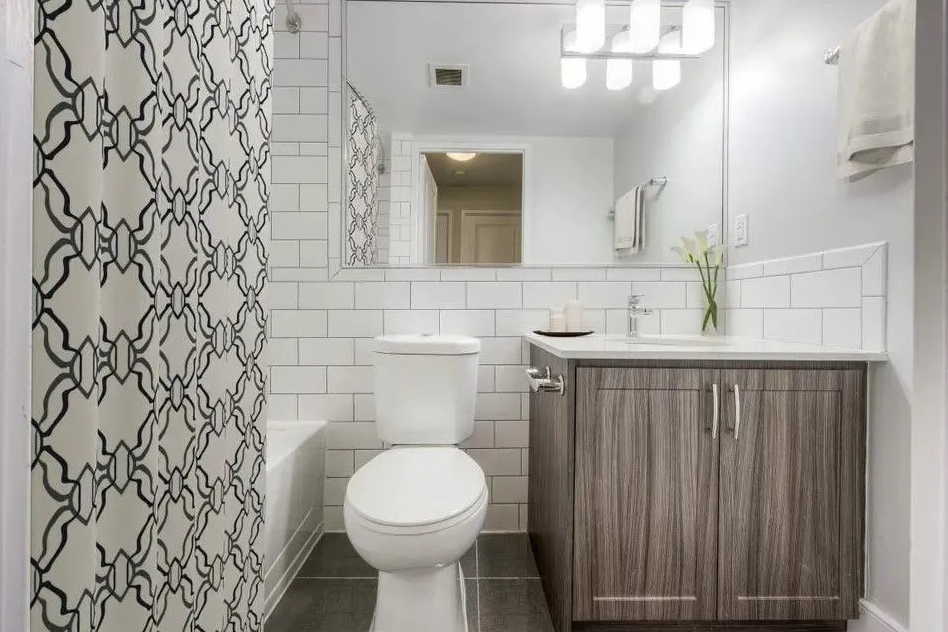 295 Dufferin Street - Photo 6 of 28