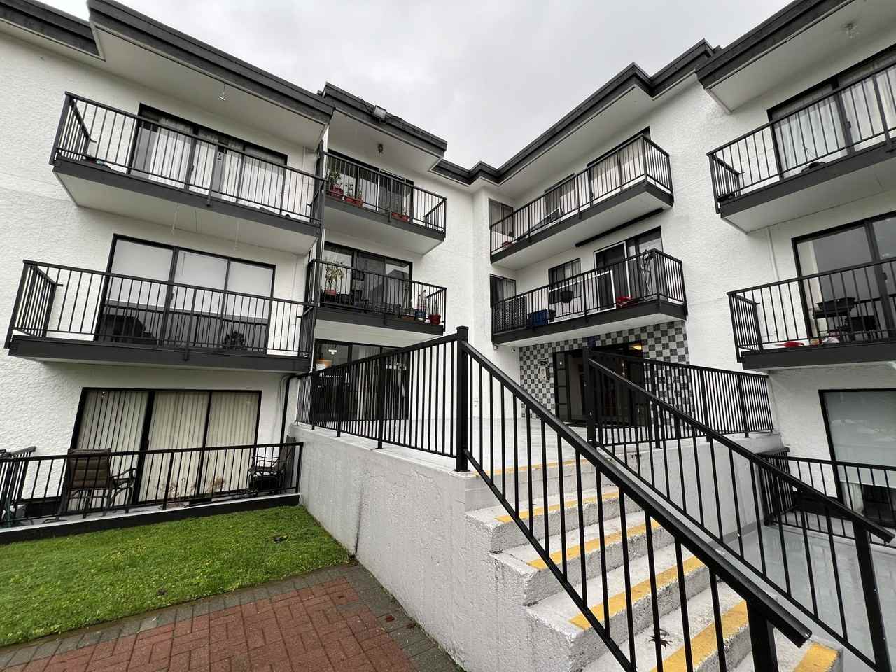 555 Shaw Avenue - Photo 2 of 11