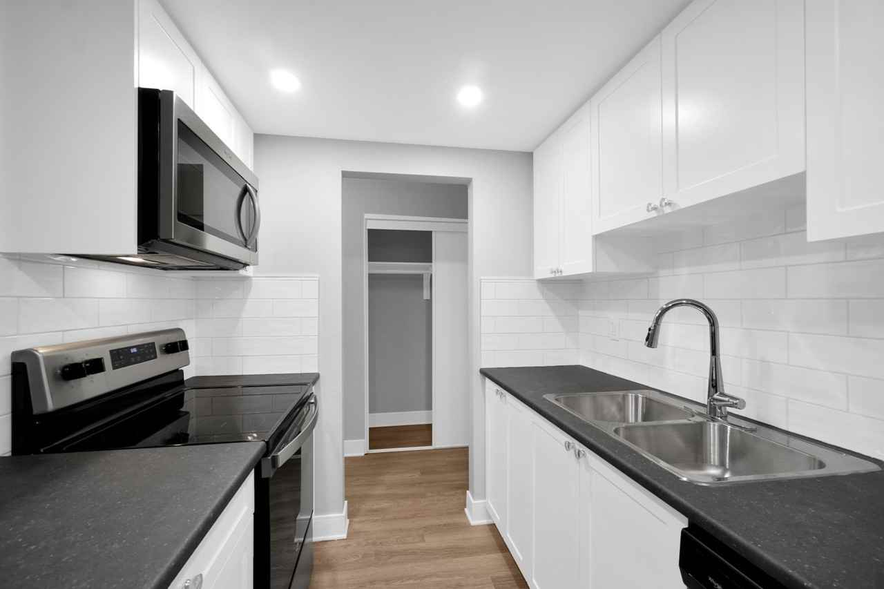 555 Shaw Avenue - Photo 4 of 11