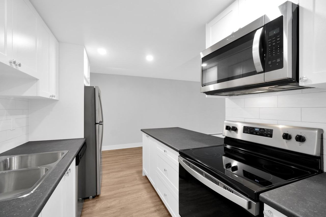 555 Shaw Avenue - Photo 5 of 11