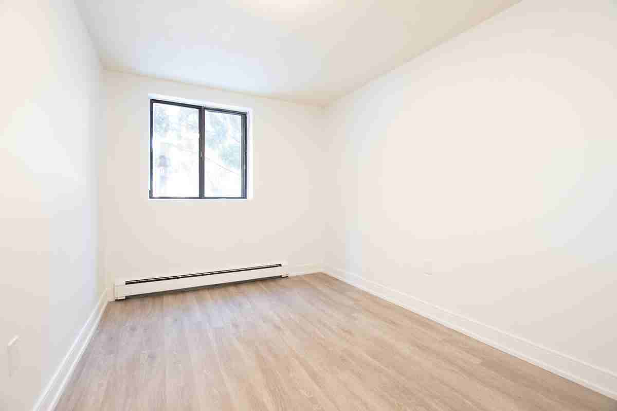 1550 - 1566 Trossacks Avenue - Photo 7 of 19