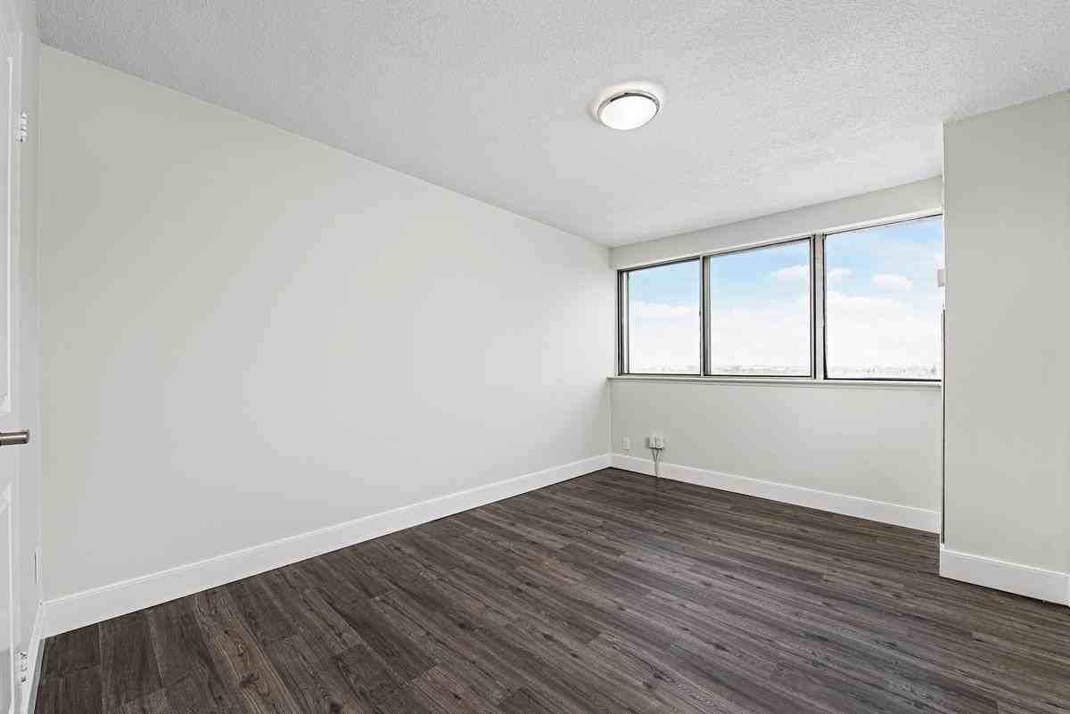 7230 Darcel Avenue - Photo 4 of 23