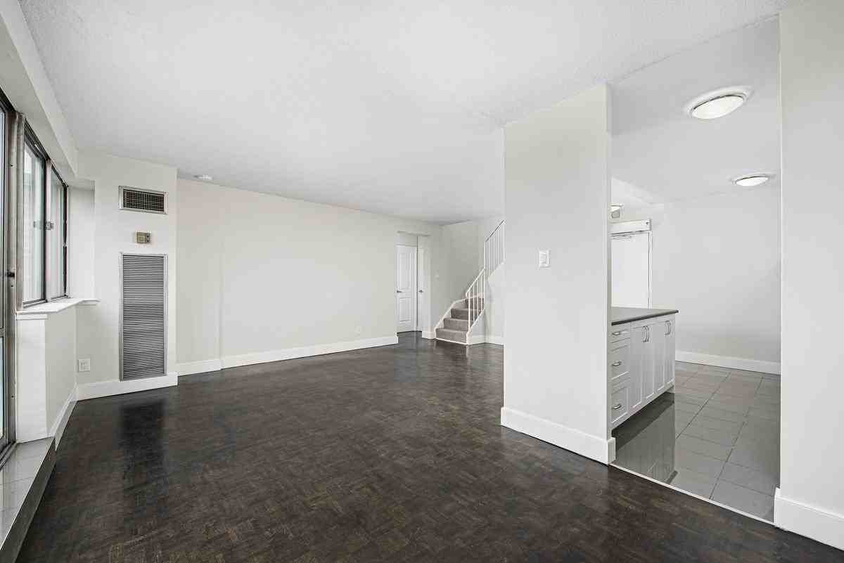 7230 Darcel Avenue - Photo 6 of 23