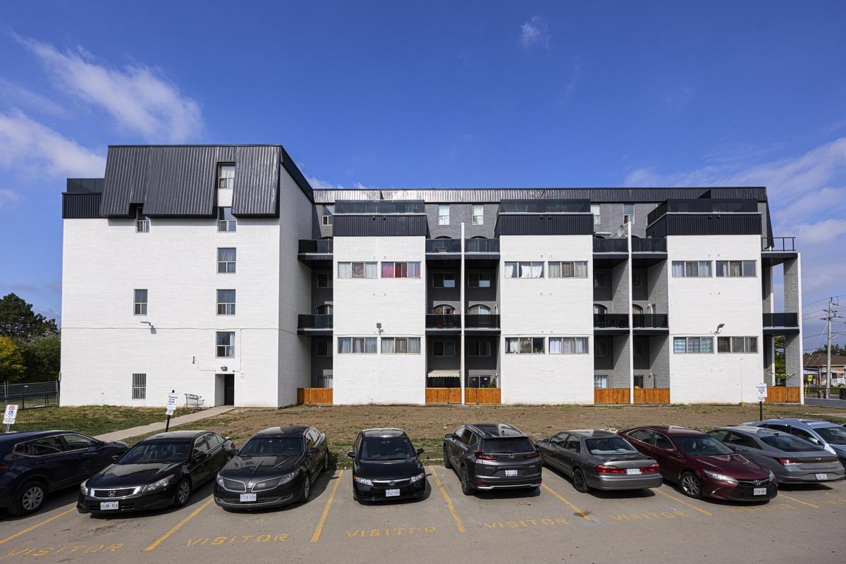 7230 Darcel Avenue - Photo 7 of 23