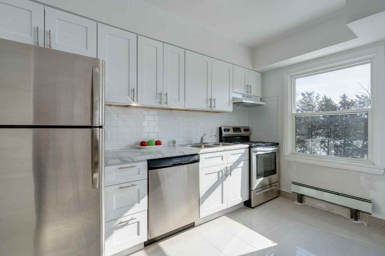 Bedford Court - Photo 5 of 16