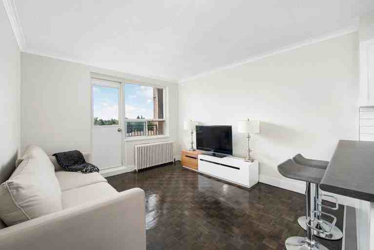 286 Finch Avenue West - Photo 5 of 11