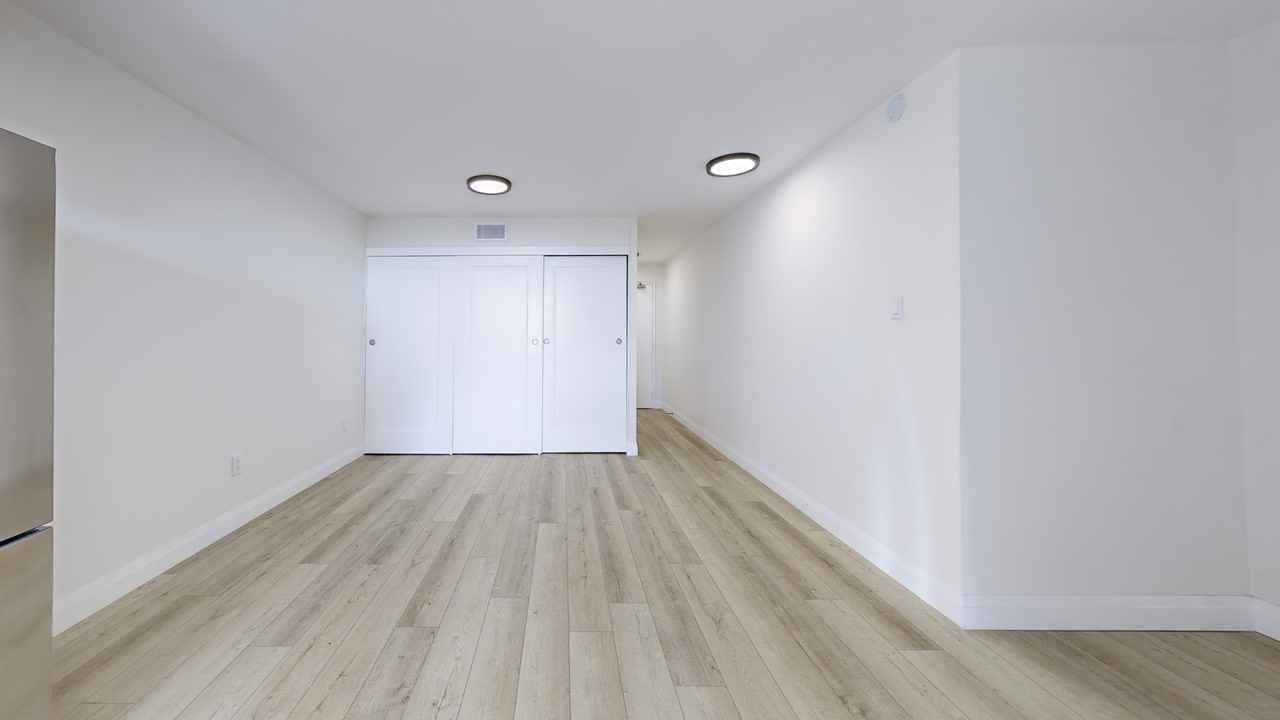 675 Martin Grove Road - Photo 5 of 35