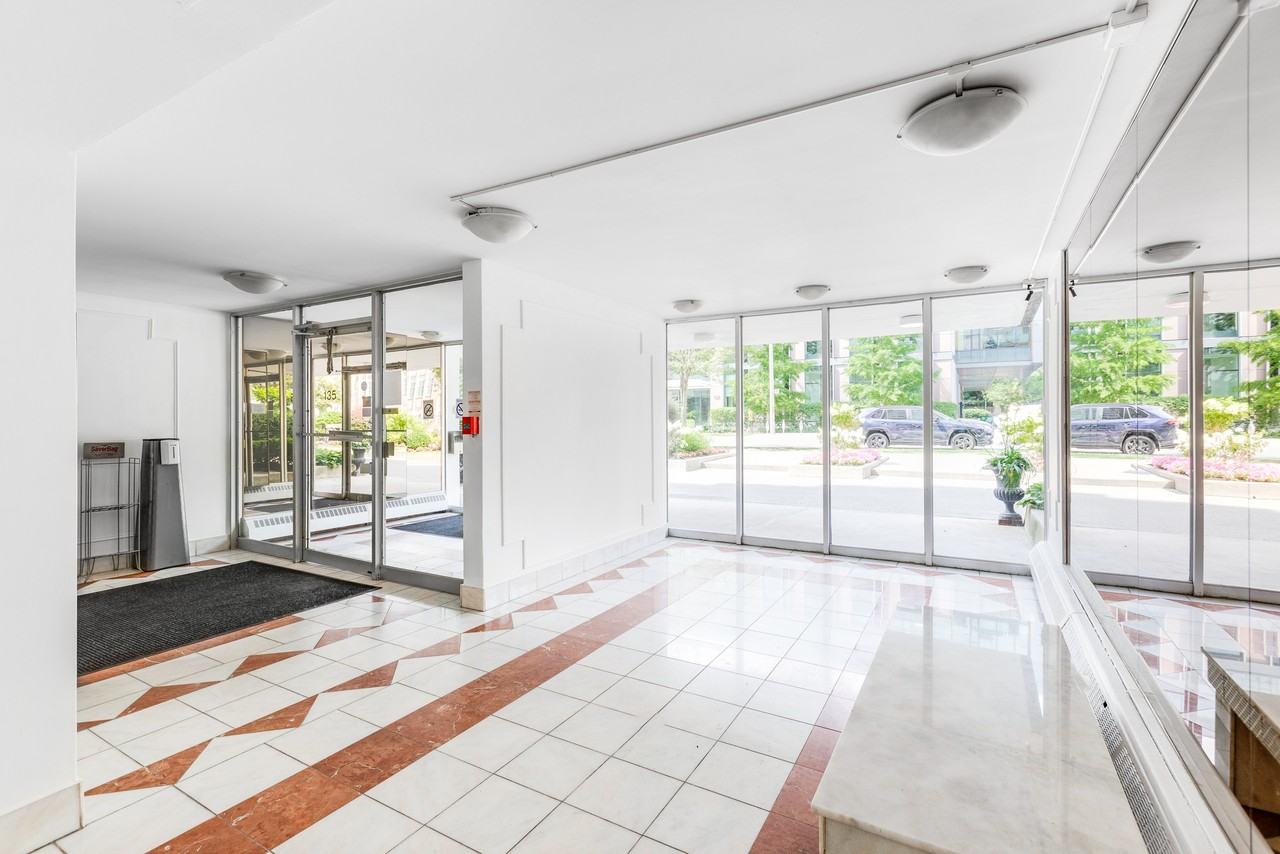 135 Isabella Street - Photo 6 of 11