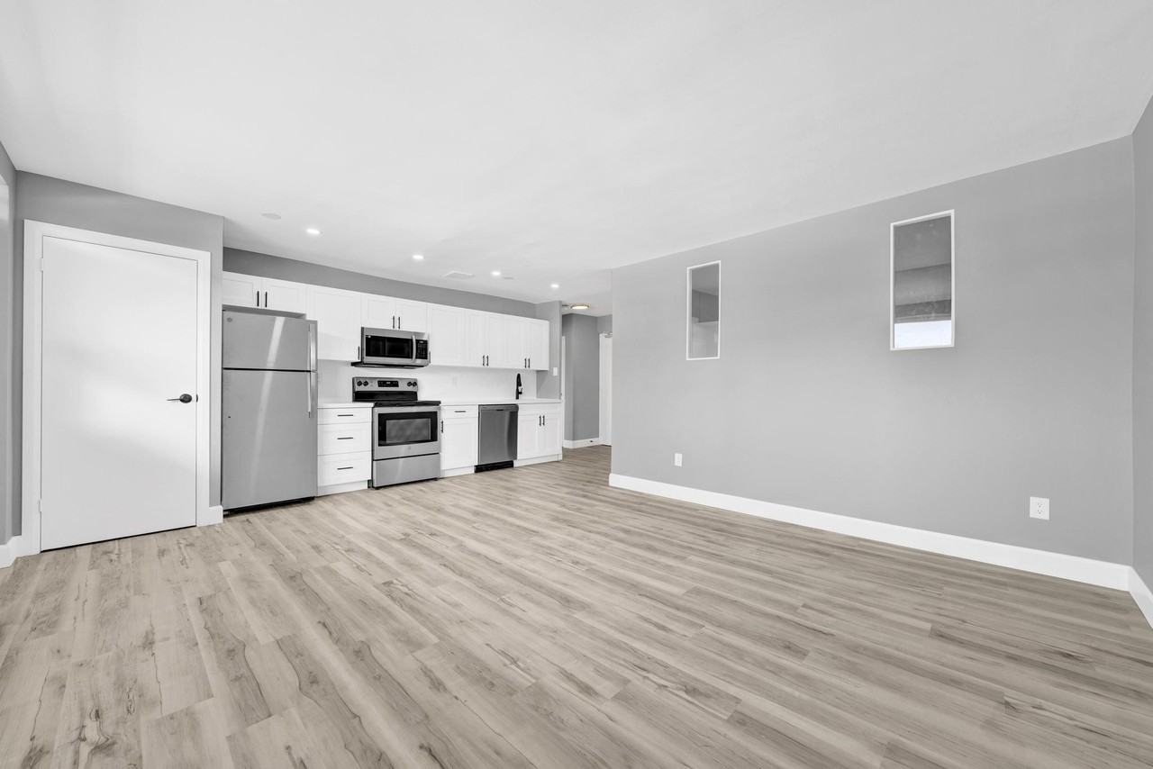 535 The East Mall - Photo 3 of 42