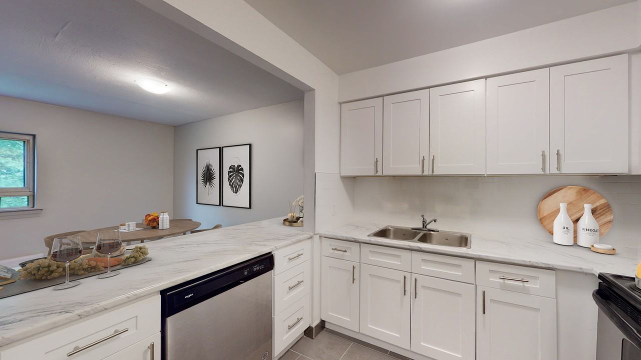 323 Niagara Blvd - Photo 3 of 7