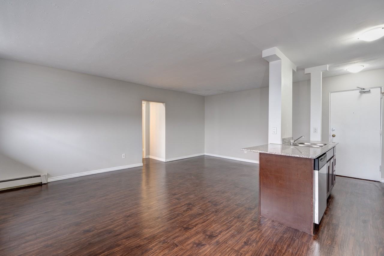 137 Church Street - Photo 3 of 28