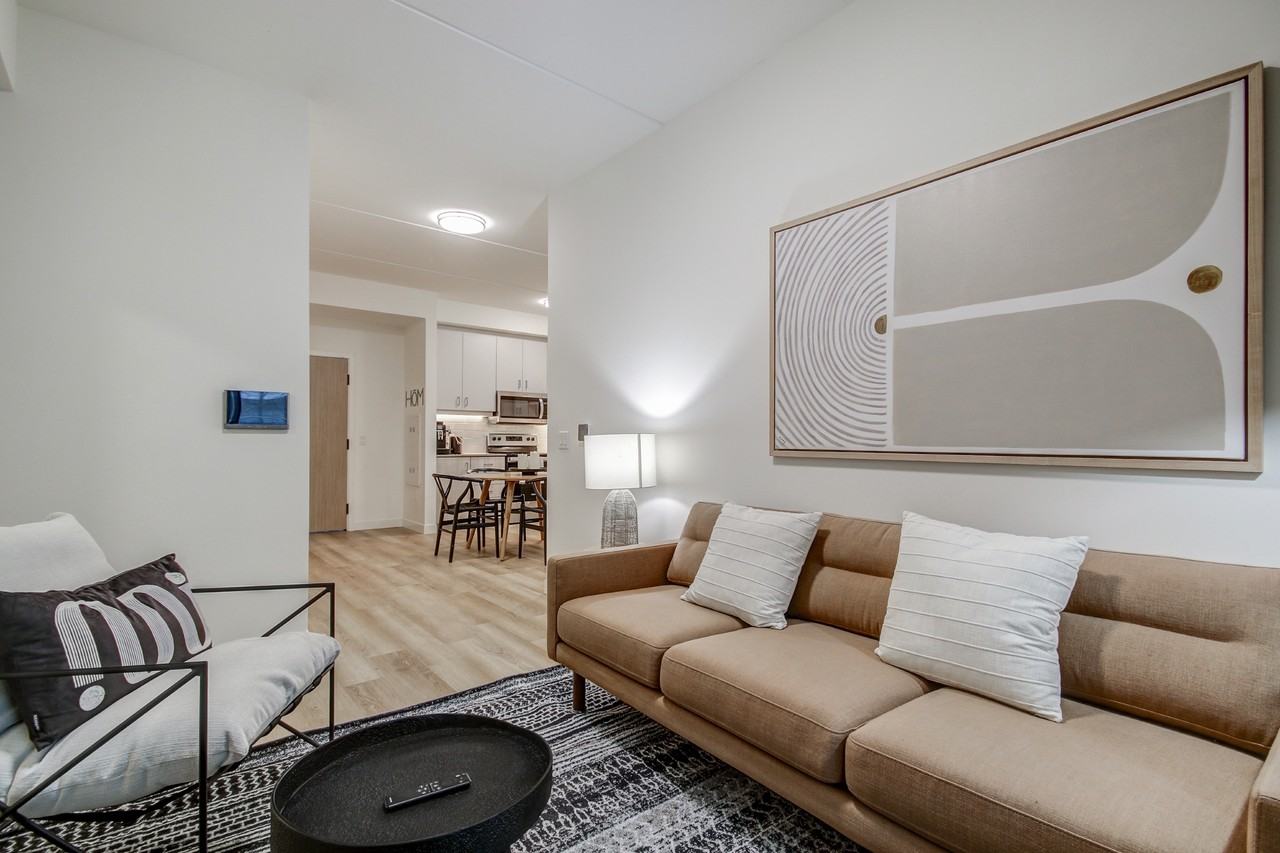 HŌM - Photo 2 of 43