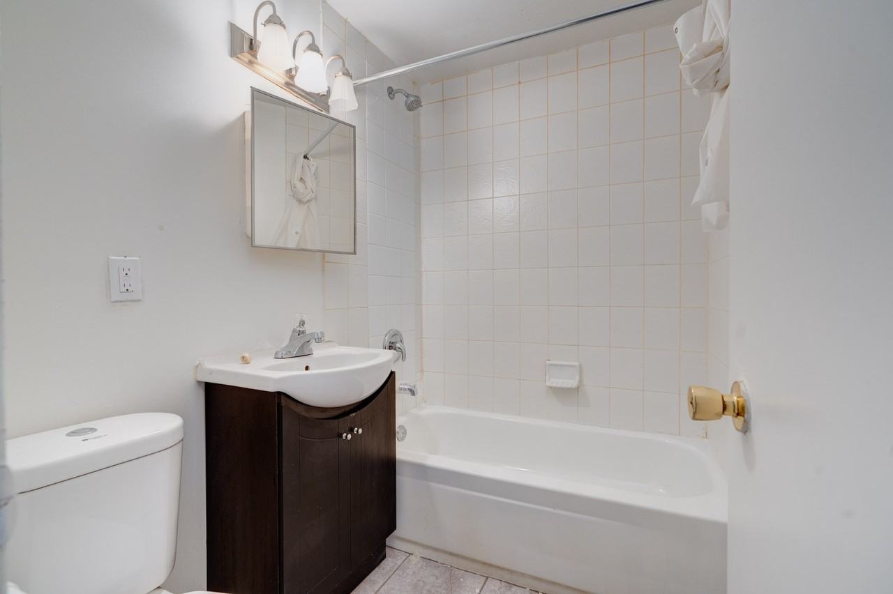 38-40 Lambton Avenue - Photo 7 of 21