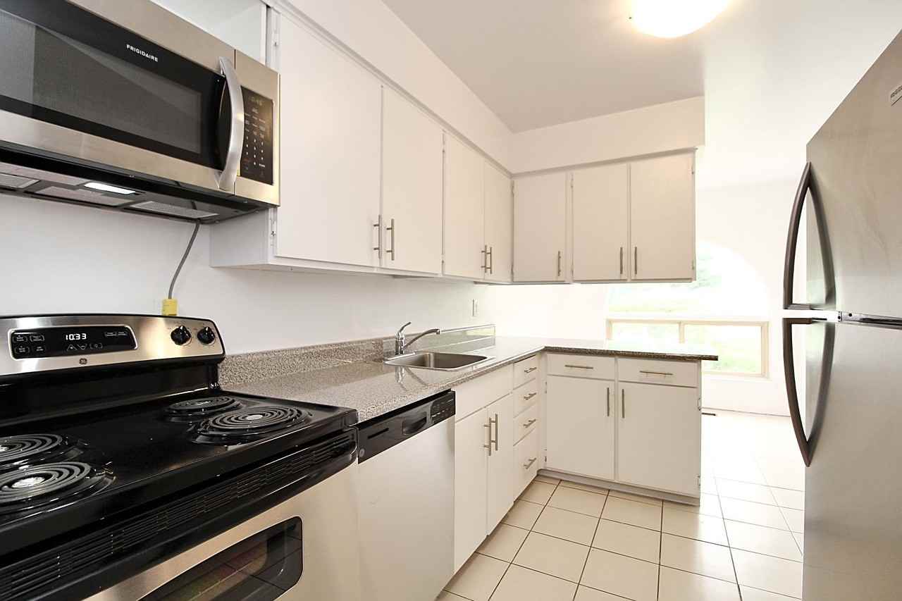 Balliol & Davisville Townhomes - Photo 5 of 10