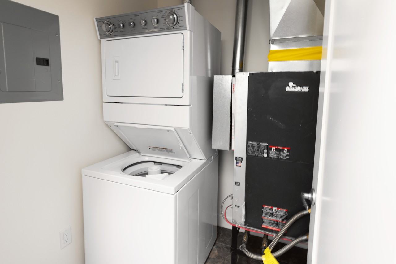 Carlton Royale Apartments - Photo 7 of 26