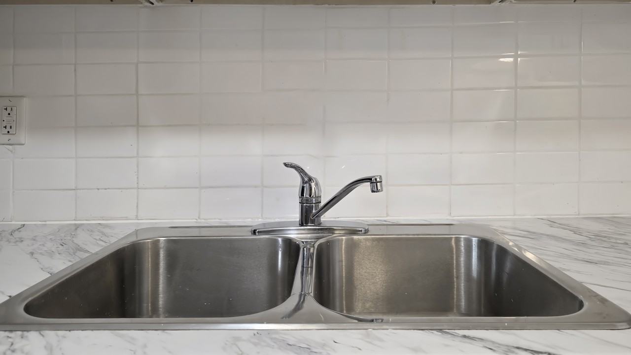 385 Gibb Street - Photo 5 of 38