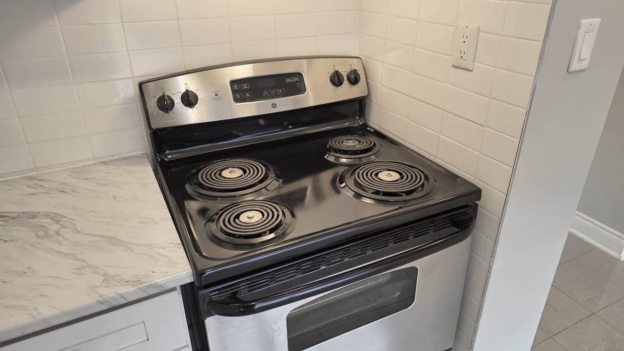 385 Gibb Street - Photo 6 of 38