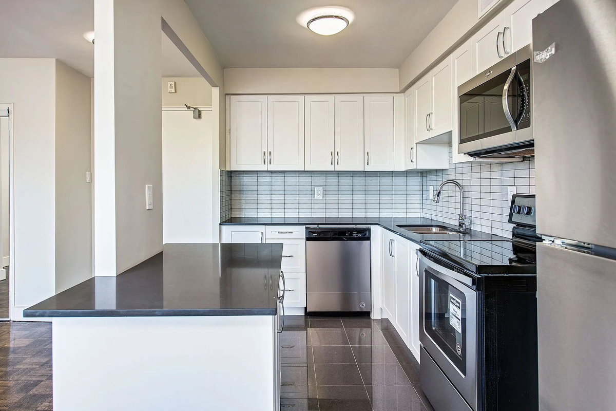 3311 Bathurst Street - Photo 3 of 9