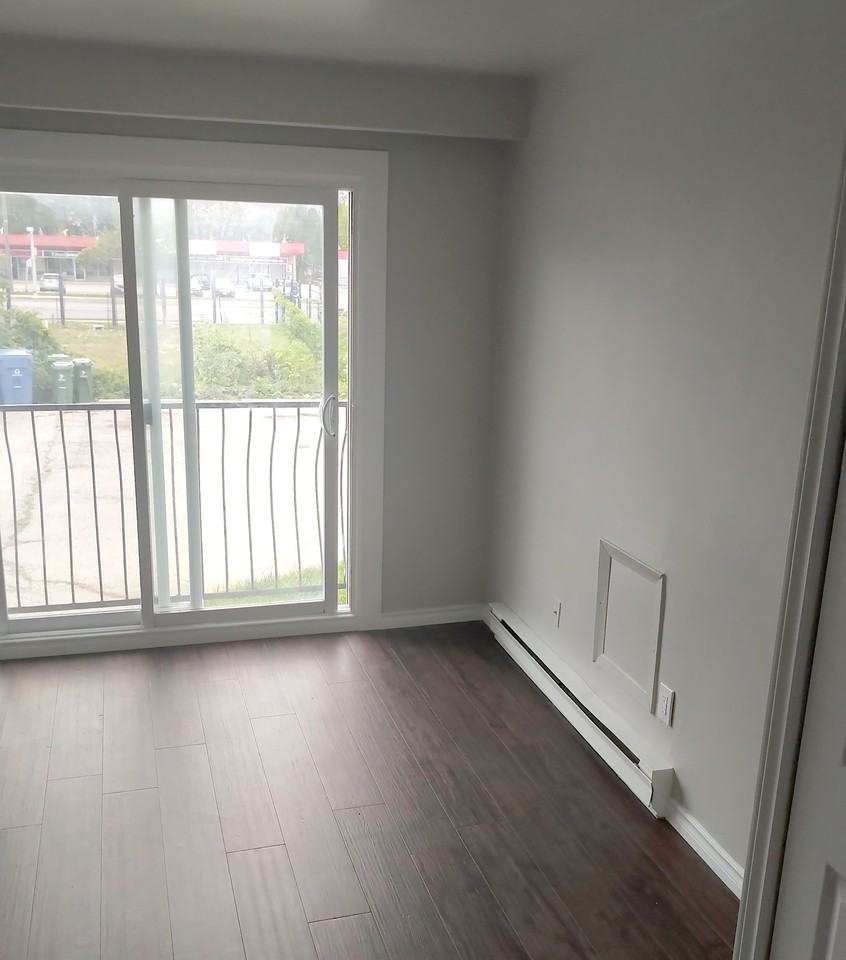 45-49 Surrey Street East - Photo 7 of 13