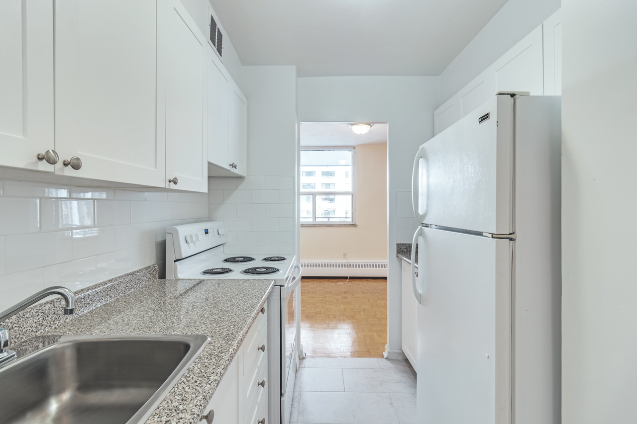 300 Eglinton Avenue East - Photo 4 of 18