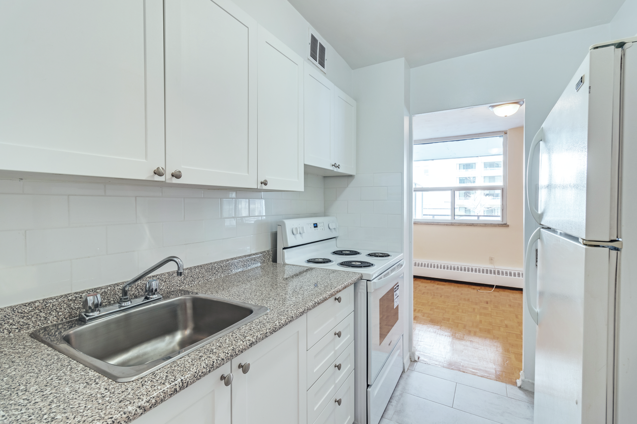 300 Eglinton Avenue East - Photo 5 of 18