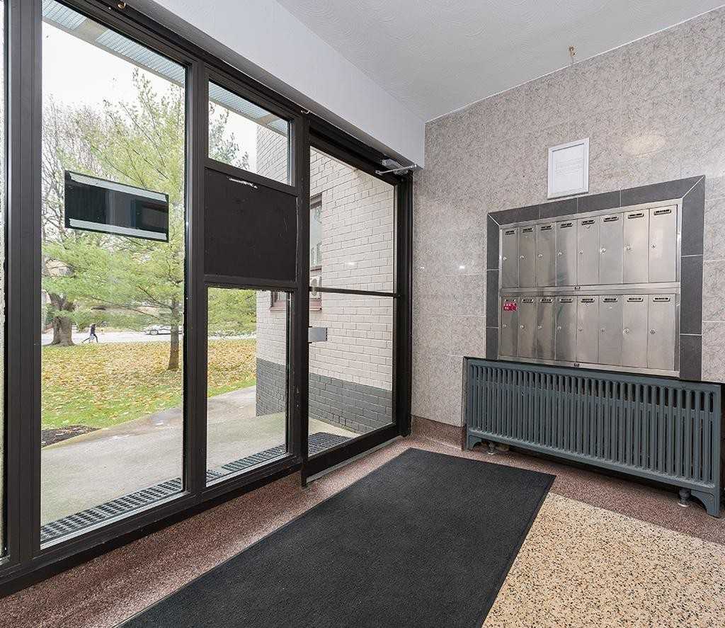 1 Crown Hill Place - Photo 3 of 7