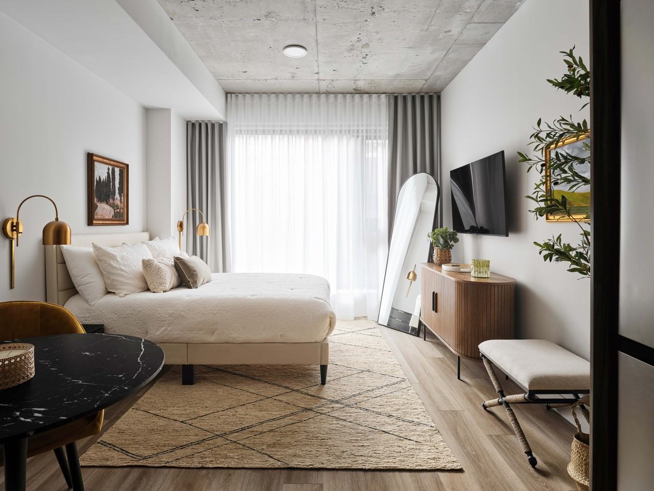 THE EMMY - Photo 4 of 42