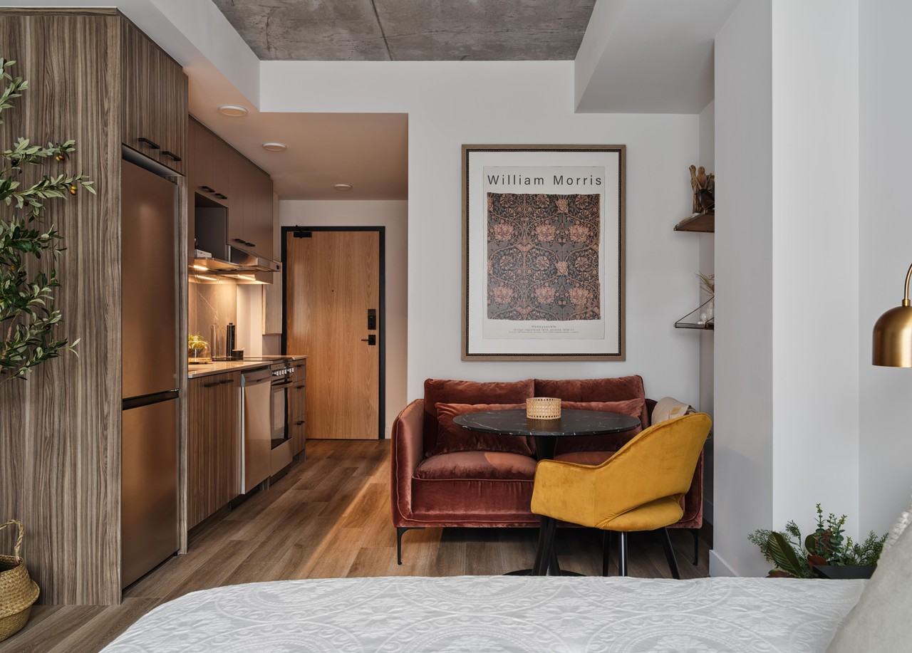 THE EMMY - Photo 5 of 42