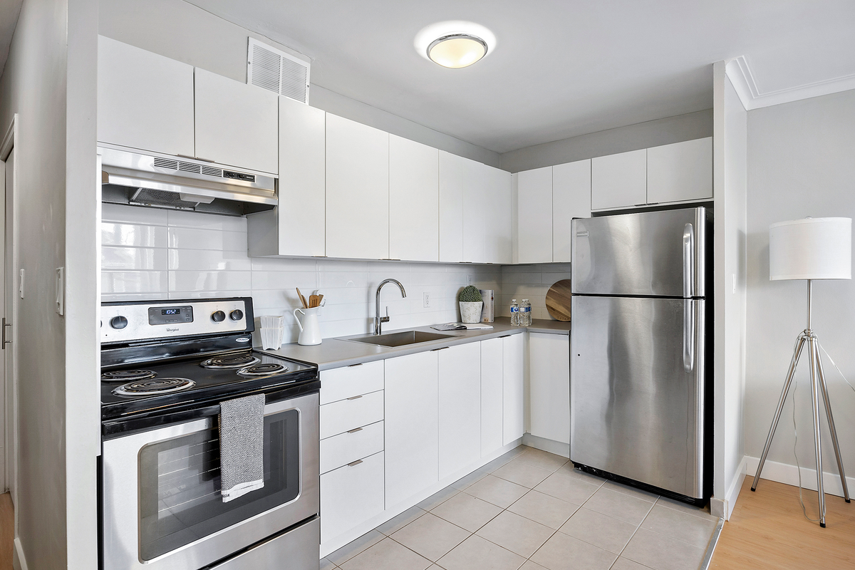 396 Queens Avenue - Photo 2 of 11