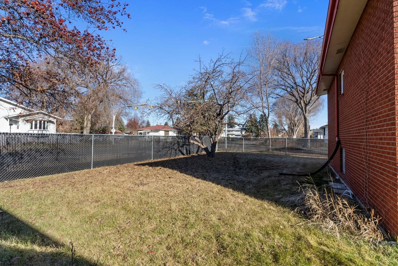 7815 103 Avenue - Photo 2 of 37