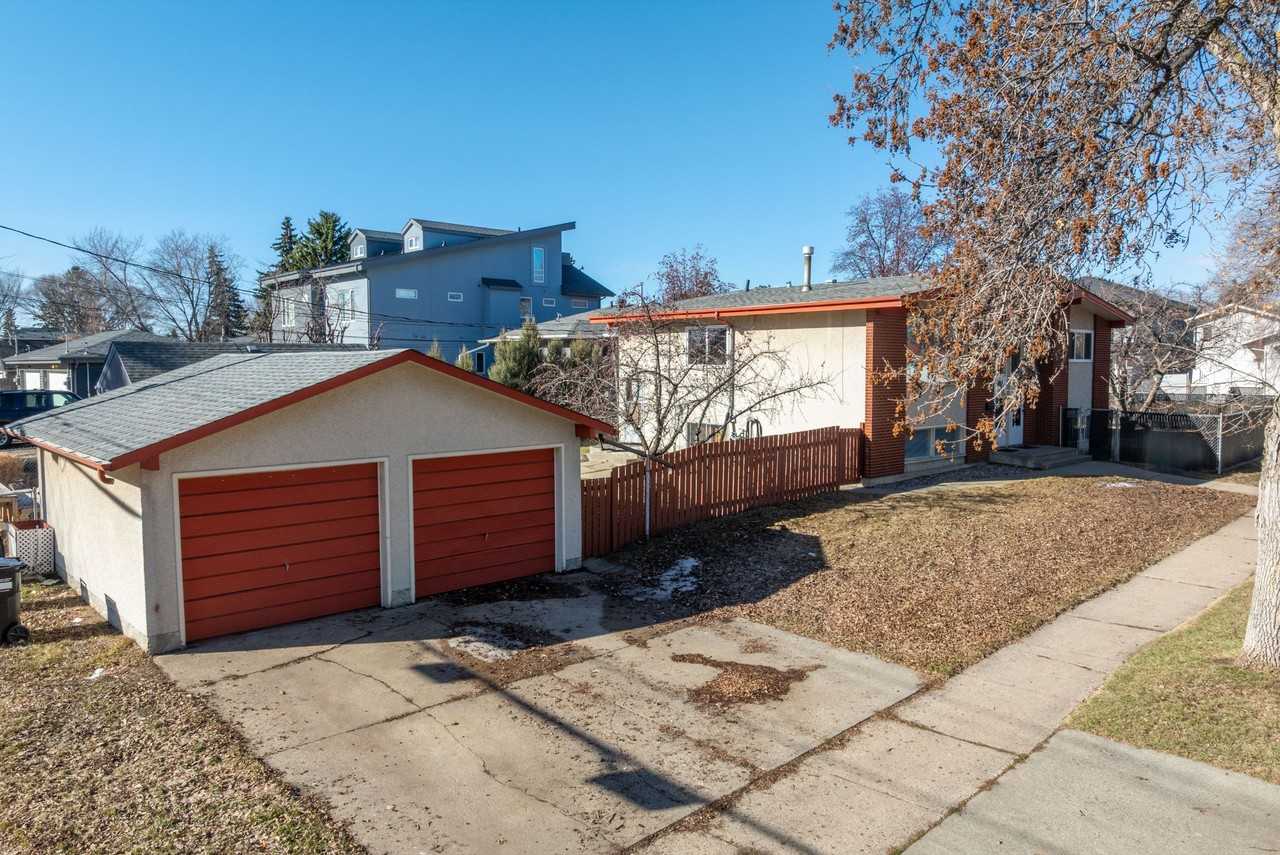 7815 103 Avenue - Photo 4 of 37