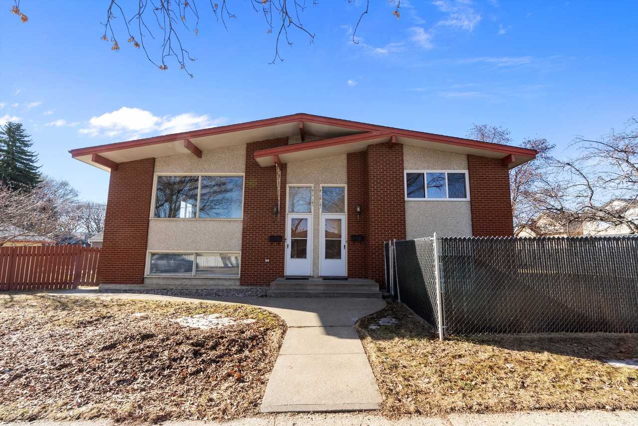 7815 103 Avenue - Photo 7 of 37