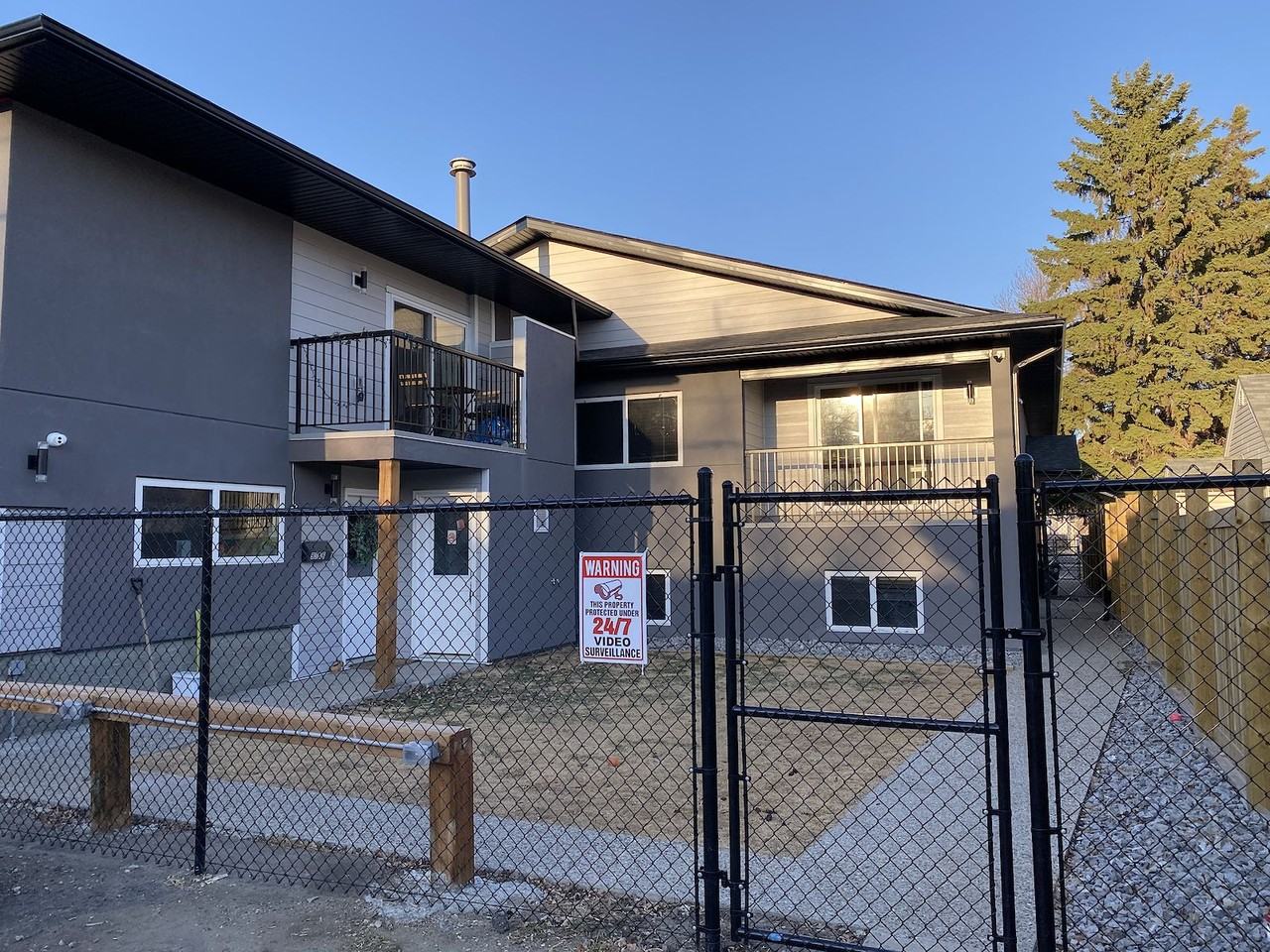 Strathcona 5 Plex - Photo 2 of 12