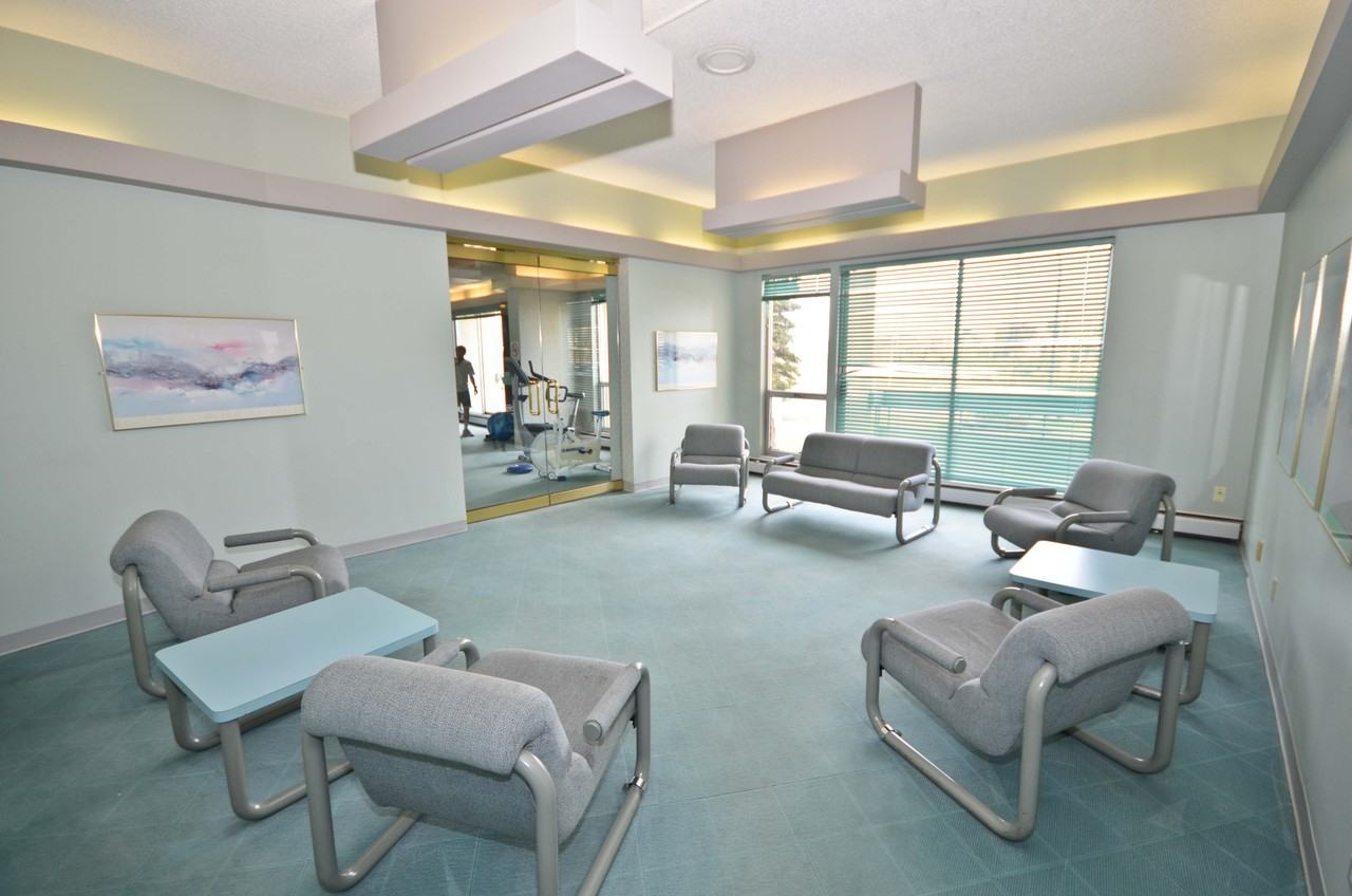 Strathcona House - Photo 6 of 23