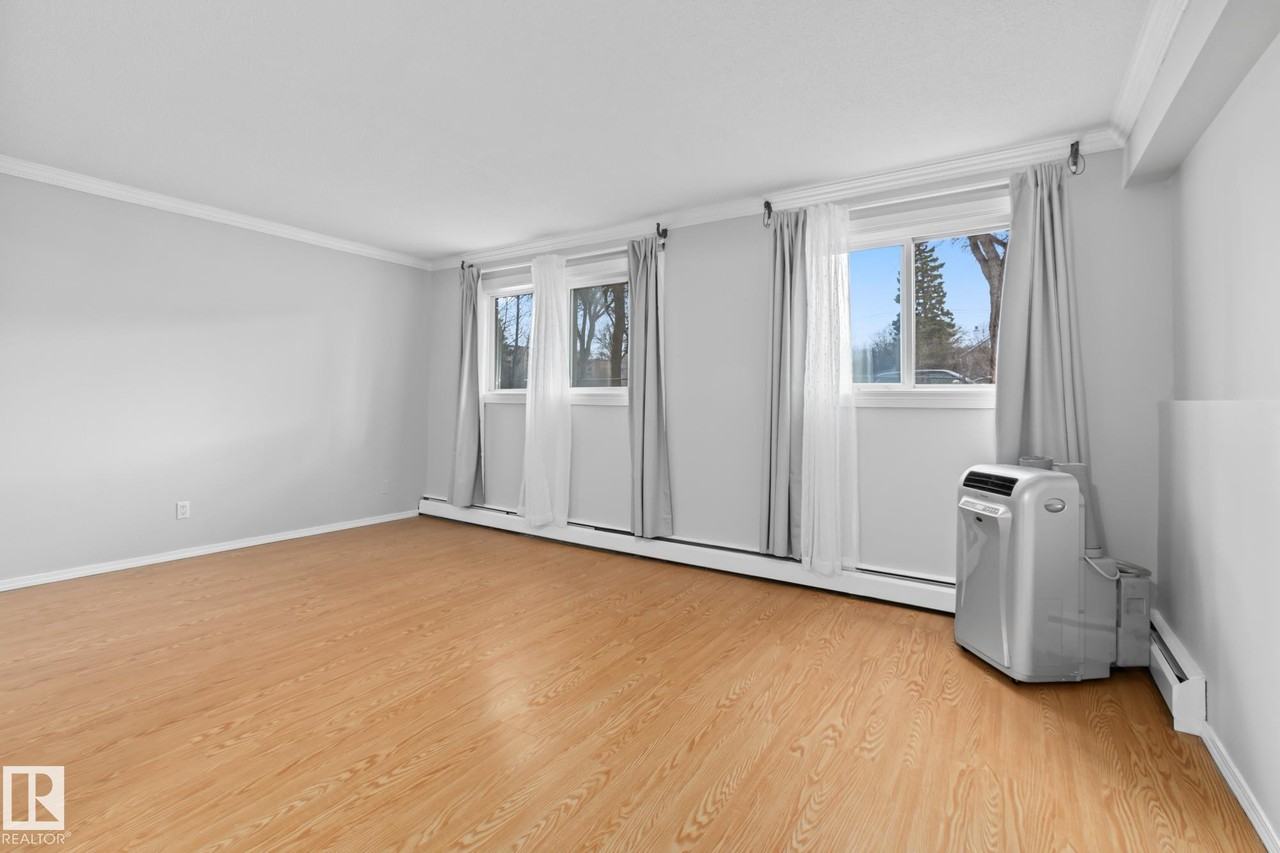 Marion Manor - Photo 5 of 38