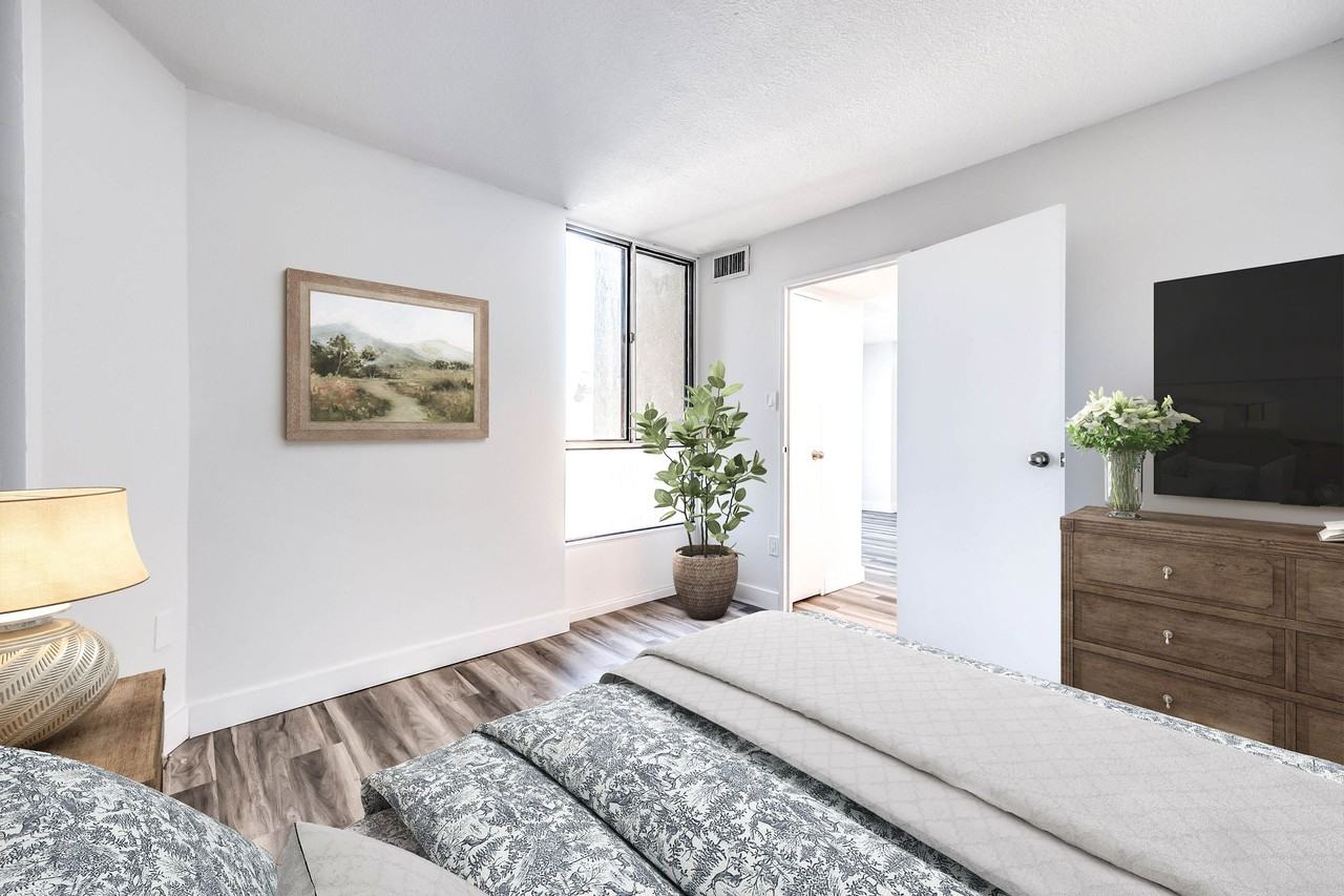 Altair - Photo 4 of 21