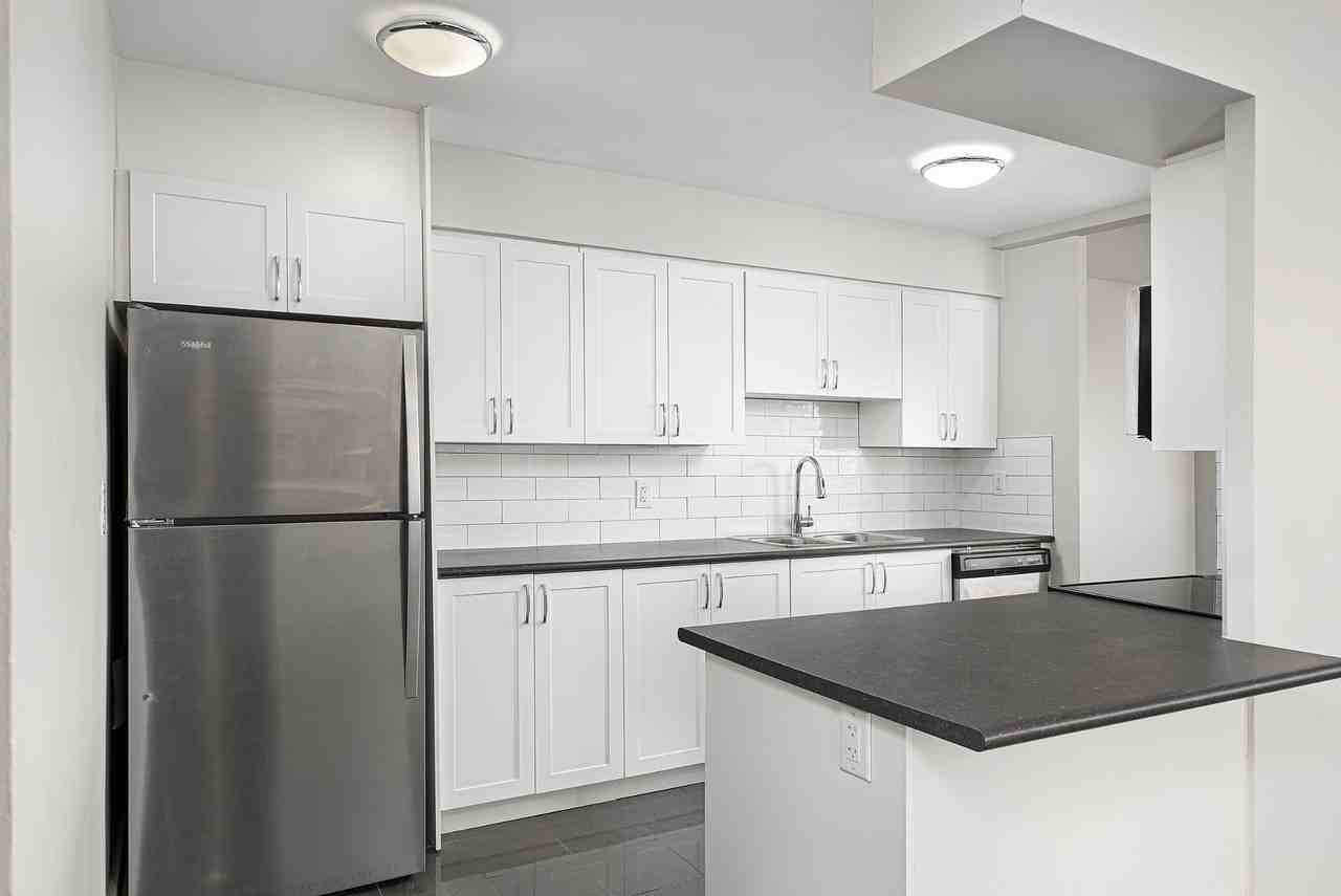 Champlain Towers at 79 Thorncliffe Park Drive - Photo 3 of 10