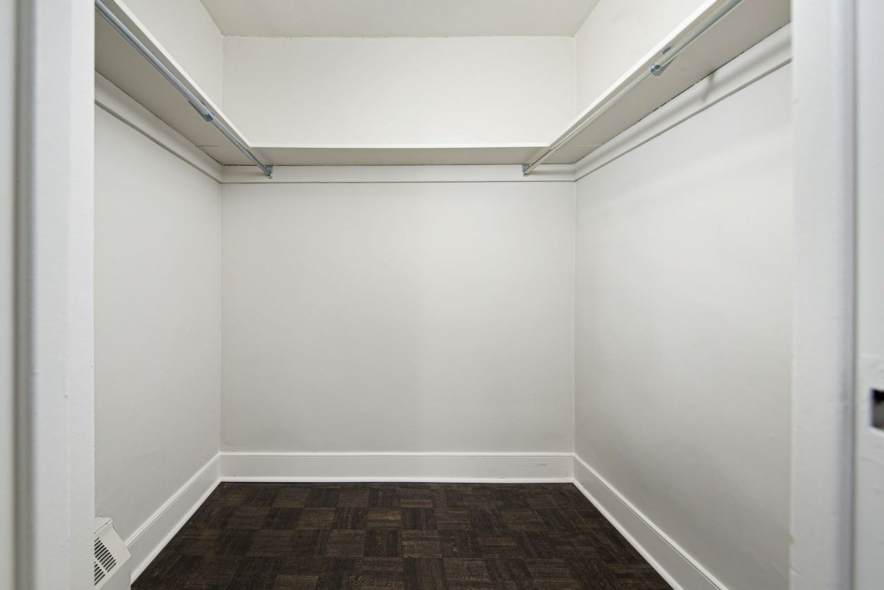 Champlain Towers at 79 Thorncliffe Park Drive - Photo 5 of 10