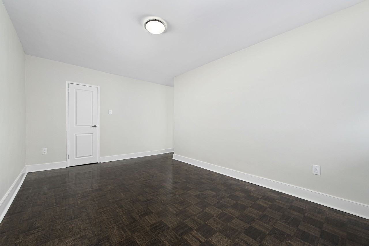 Champlain Towers at 79 Thorncliffe Park Drive - Photo 7 of 10