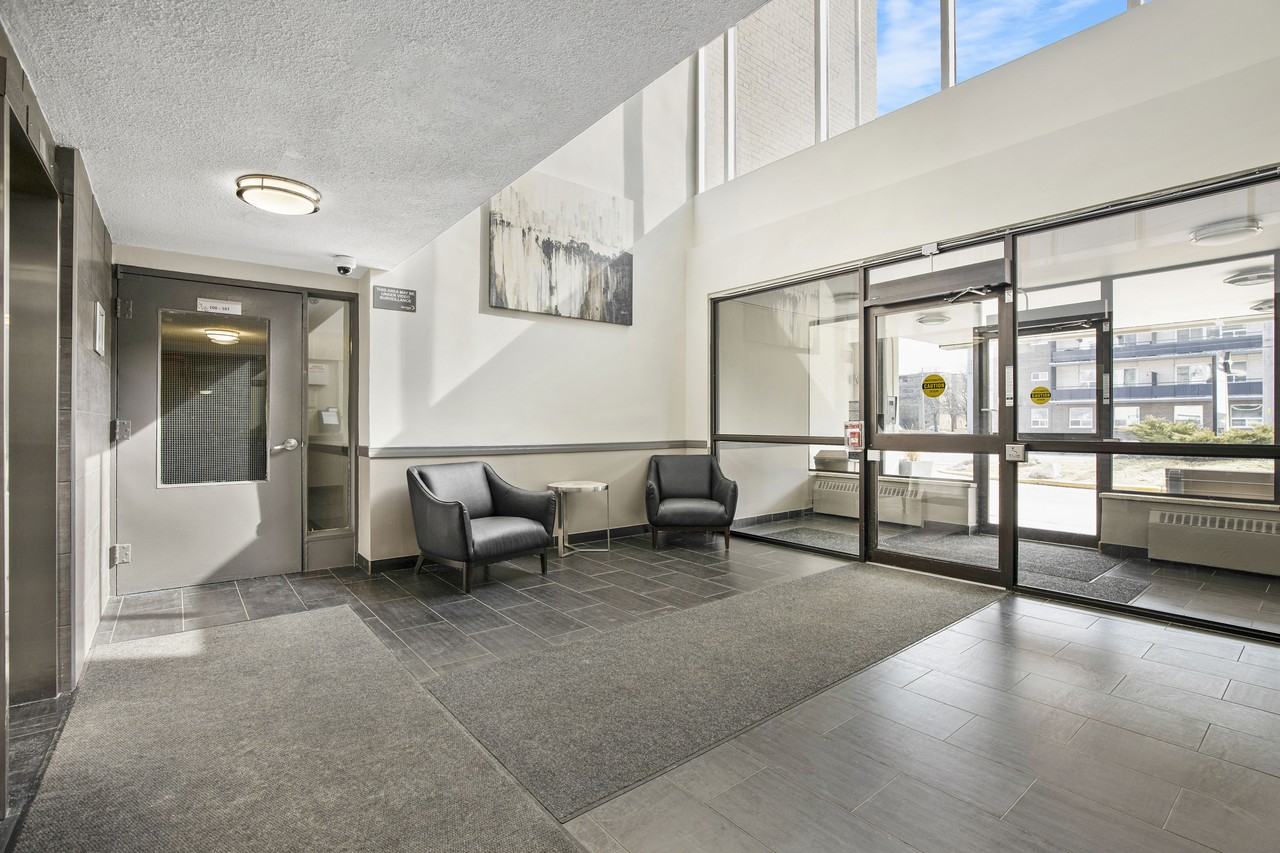 380 Gibb St - Photo 4 of 11