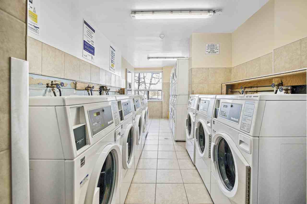 380 Gibb St - Photo 5 of 11