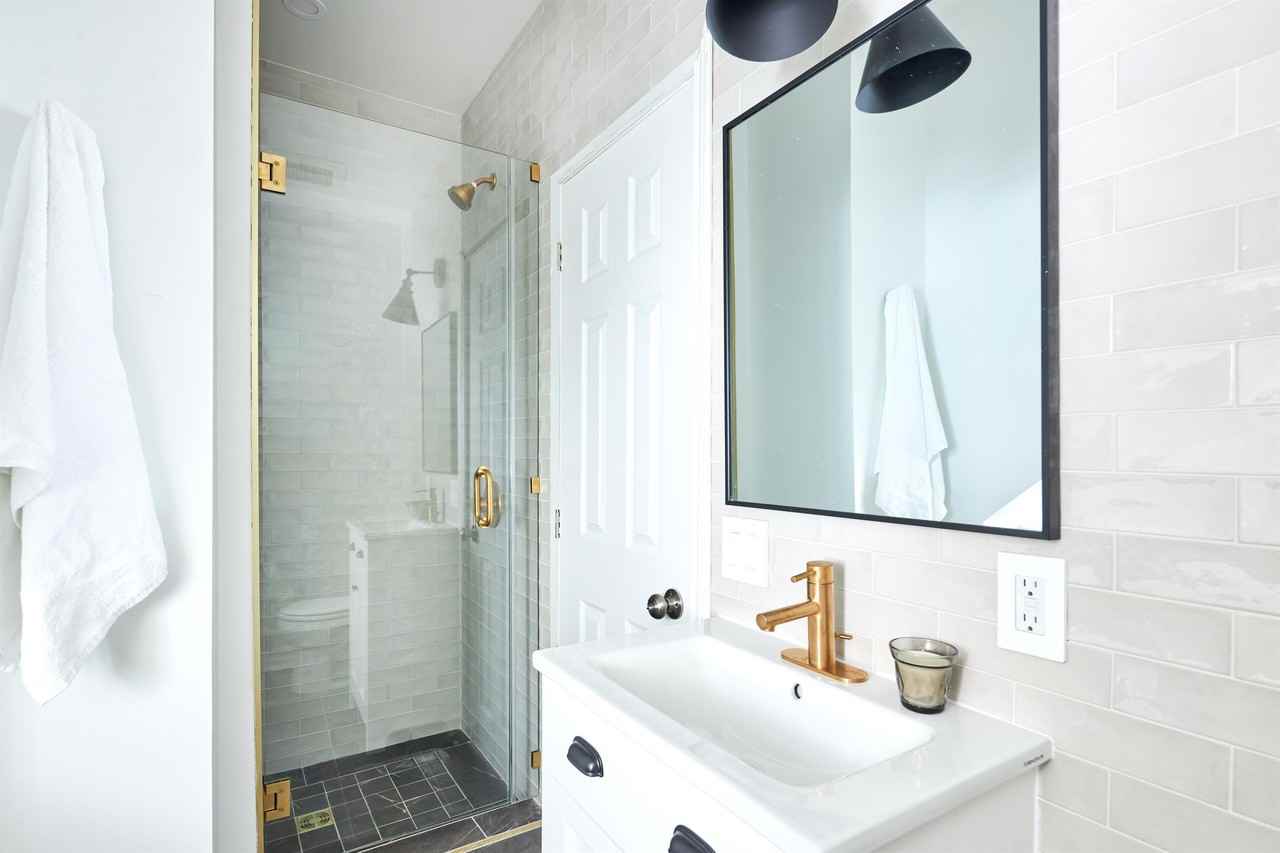 331 Catherine St - Photo 3 of 33